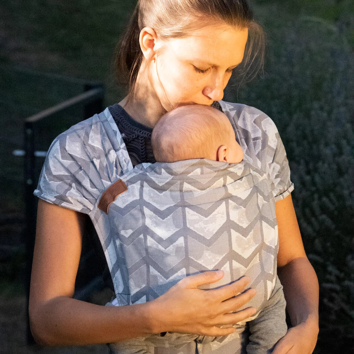 Babytrage Hop-Tye Advanced Amsterdam stone von Hoppediz